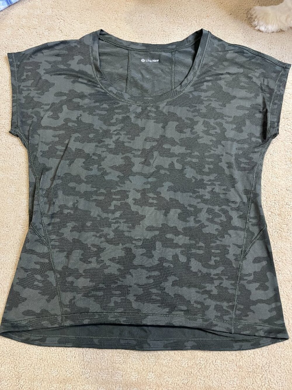 Lululemon‎ Green Camo  Mesh Short Sleeve Shirt Like New